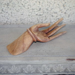 Dekoratiivne käsi (puit)